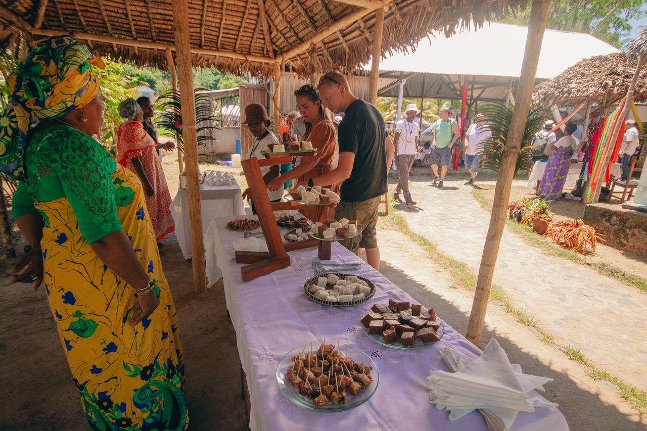 Intérieur du restaurant Loky Gasy M'zuri